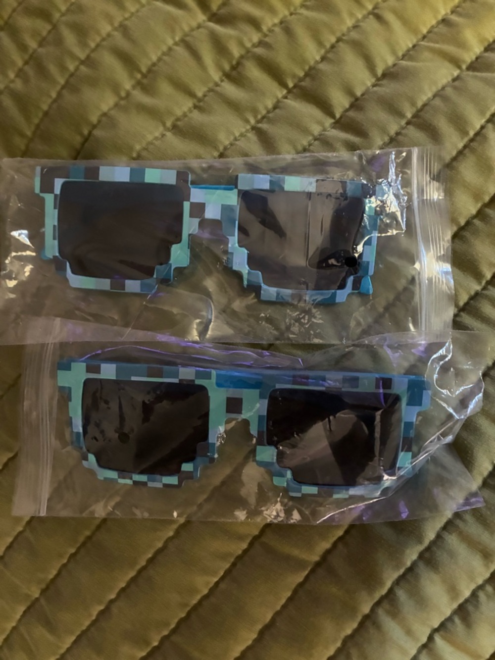 💰5/$10 boys Pixelated Blue Checkerblock Sunglasses - Set of 2